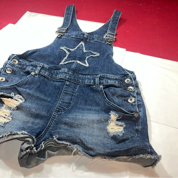 Blackheart Dark Blue Denim Bib Overall Shorts Rips Star Accent Size 13 Stretchy - Picture 15 of 16